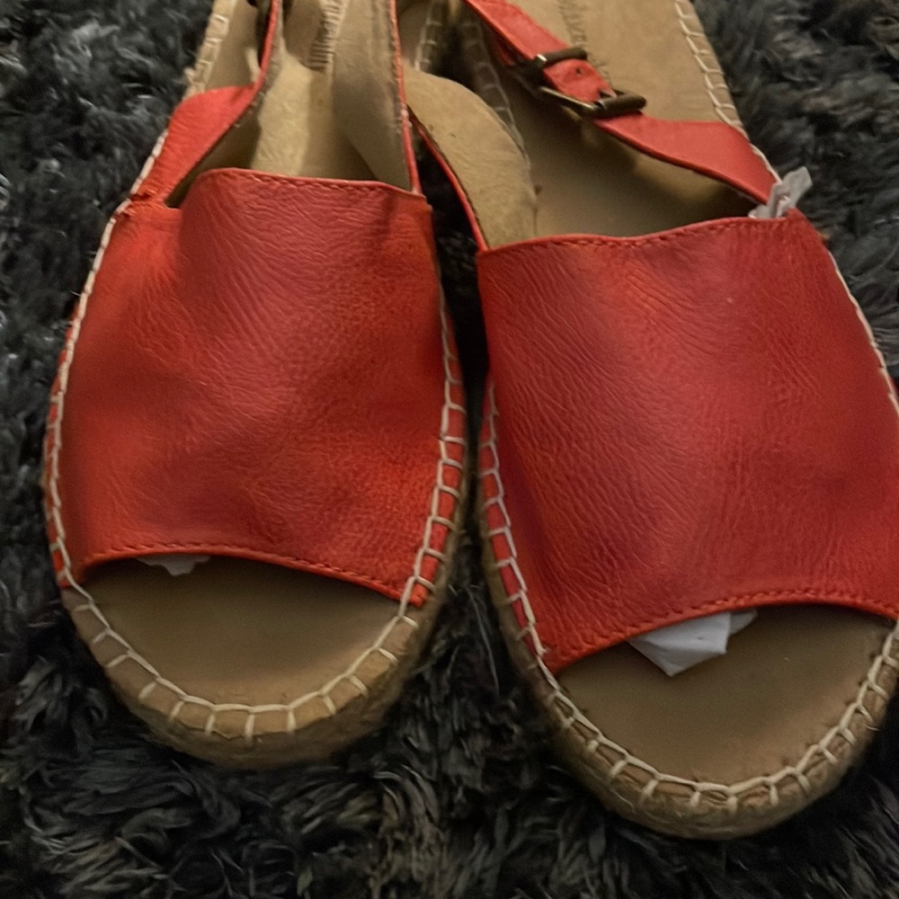 Ladies orange sandals - Picture 1 of 8